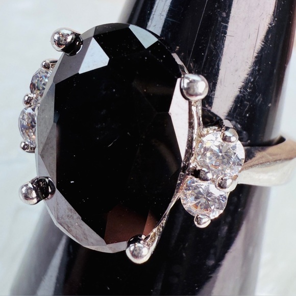 Pretty Silvertone size 8 1/2 costume statement ring - Picture 3 of 4